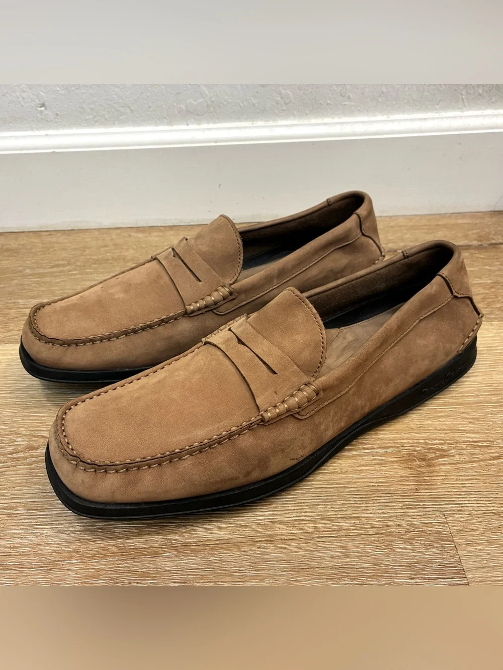 Tommy Bahama Slip-on Loafers Feature A Brushed Olive Brown Leather Men’s 13 M